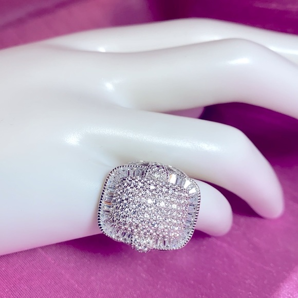 Bella Luce Diamond Simulant Ring - Picture 8 of 10